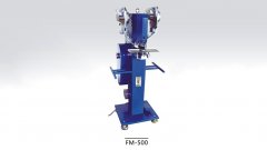 <b>此款全自动钉扣机将为服装行业带来新的发展机</b>