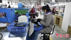 生产流水线高速运转