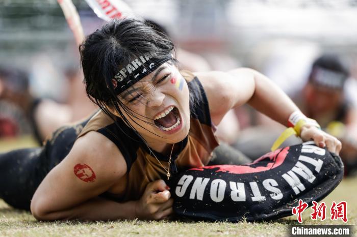 惠州站斯巴达勇士开幕 超六千名选手齐聚山海障