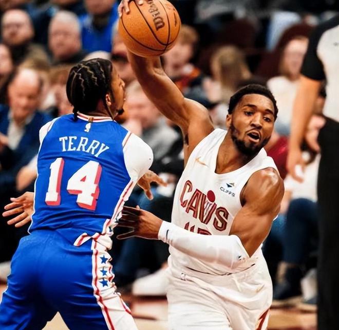 哈登创里程碑 骑士大胜76人埃利斯爆发助队登顶