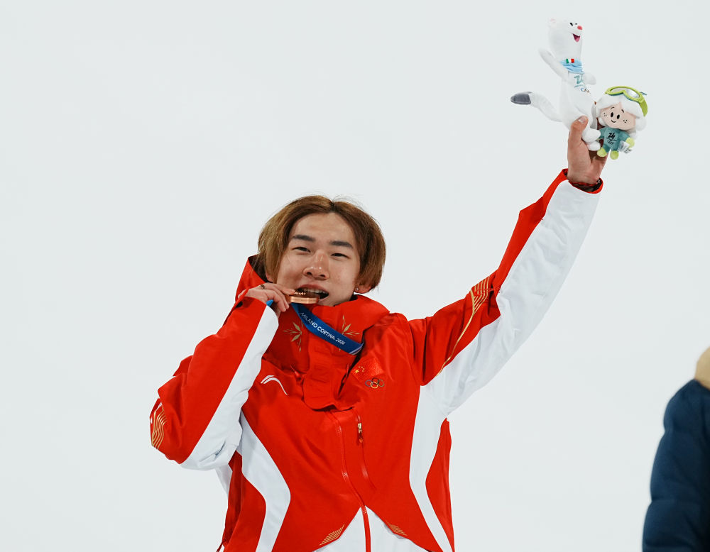 苏翊鸣谷爱凌虽未夺金却绽放自信笑容