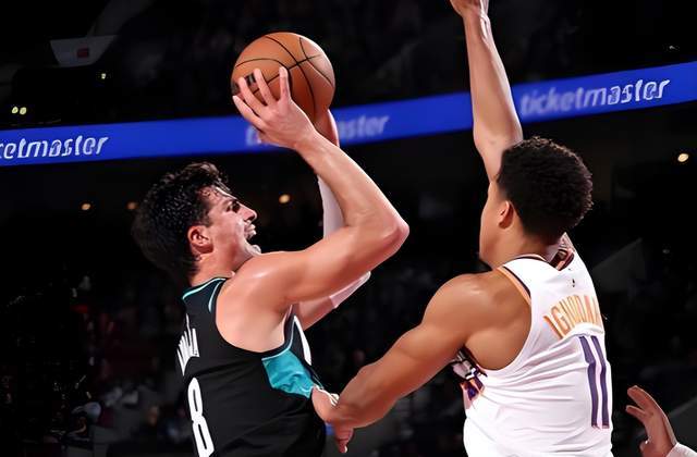 杨瀚森成第七位NBA季后赛球员 开拓者力克太阳抢