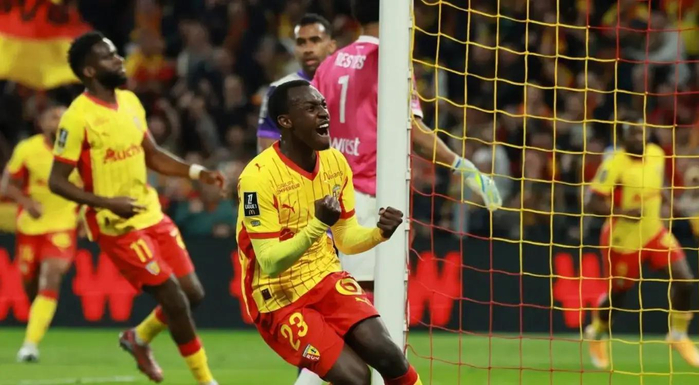 亚冠冷门掀翻1.6亿豪门 日职联双星挺进四强